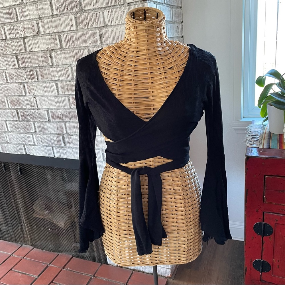Audrey 3+1 black wrap crop top S